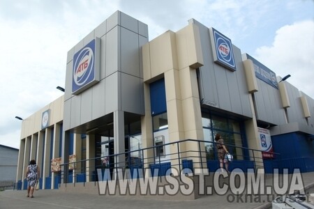 Фасад з алюмінієвих композитних панелей магазину АТБ у Дніпрі